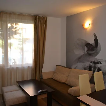 Emerald Apartment *